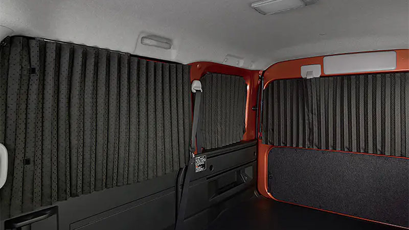 窓にぴったりフィットする専用カーテン